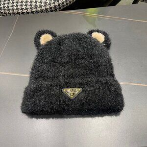 Fashion Black Pom-Pom Knit Cap